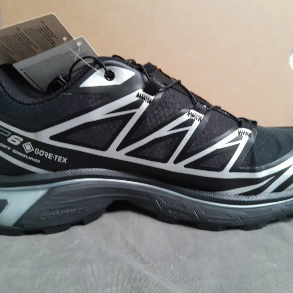 BOXED PAIR OF SALOMON XT-6 GTX TRAINERS IN BLACK/SILVER - UK 8