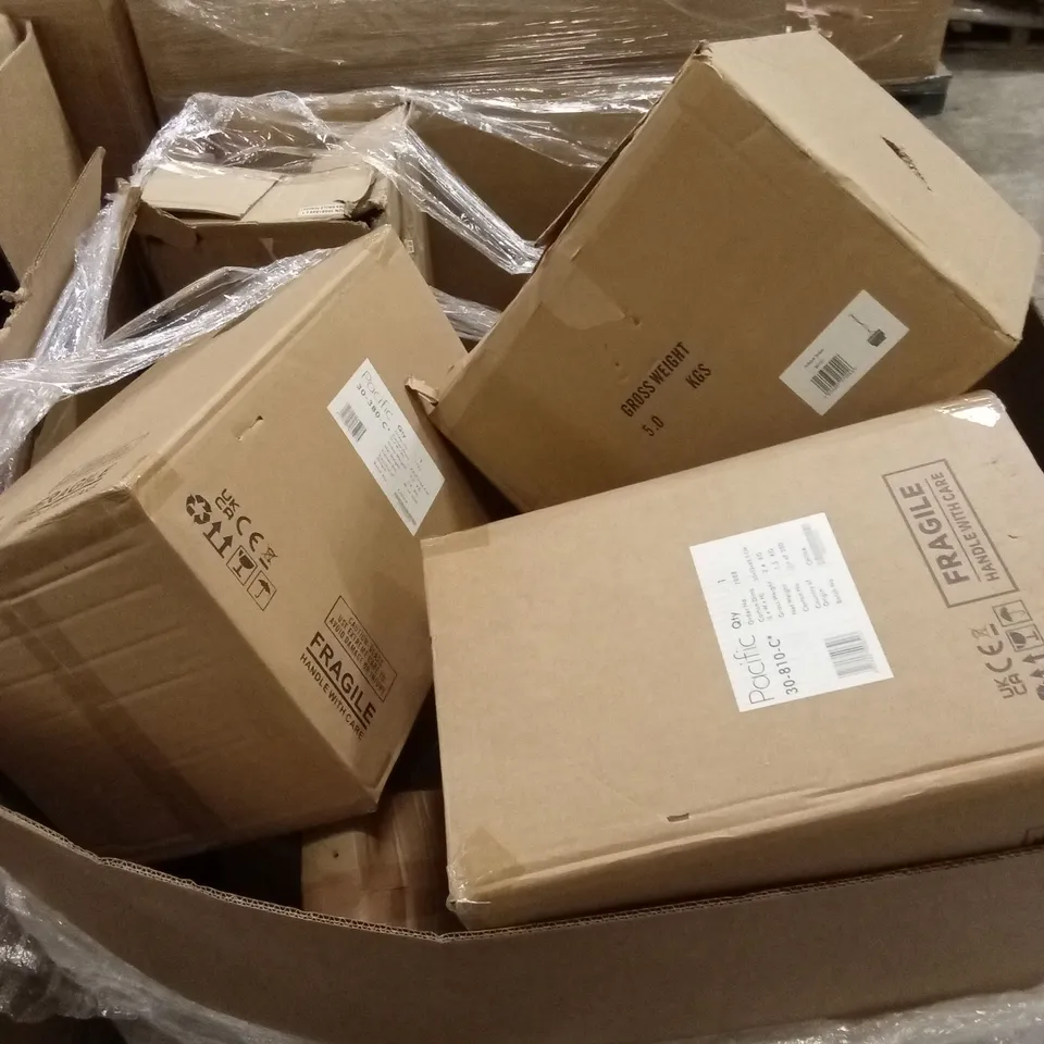 PALLET TO CONTAIN A LARGE QUANTITY OF DESIGNER HOME LIGHTING GOODS AND PRODUCTS 