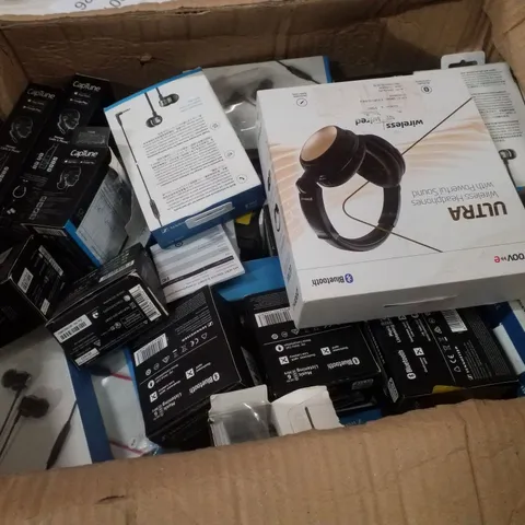 PALLET CONTAINING LARGE QUANTITY OF ASSORTED EARPHONES/HEADPHONES
