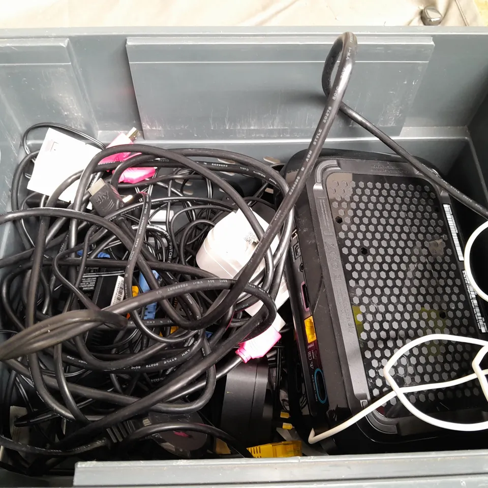 APPROX 10 ASSORTED HOUSEHOLD ITEMS TO INCLUDE FOLDABLE KEYBOARD WITH TOUCHPAD IN GREY, SKY ROUTER & TV BOX, ETC.