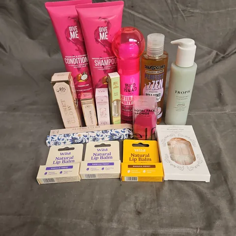 APPROXIMATELY 20 ASSORTED HEALTH & BEAUTY PRODUCTS TO INCLUDE - GIVE ME SHAMPOO & CONDITIONER - WILD LIP BALM REFILLS - TROPIC HYDRATING CLEANSER - ETC