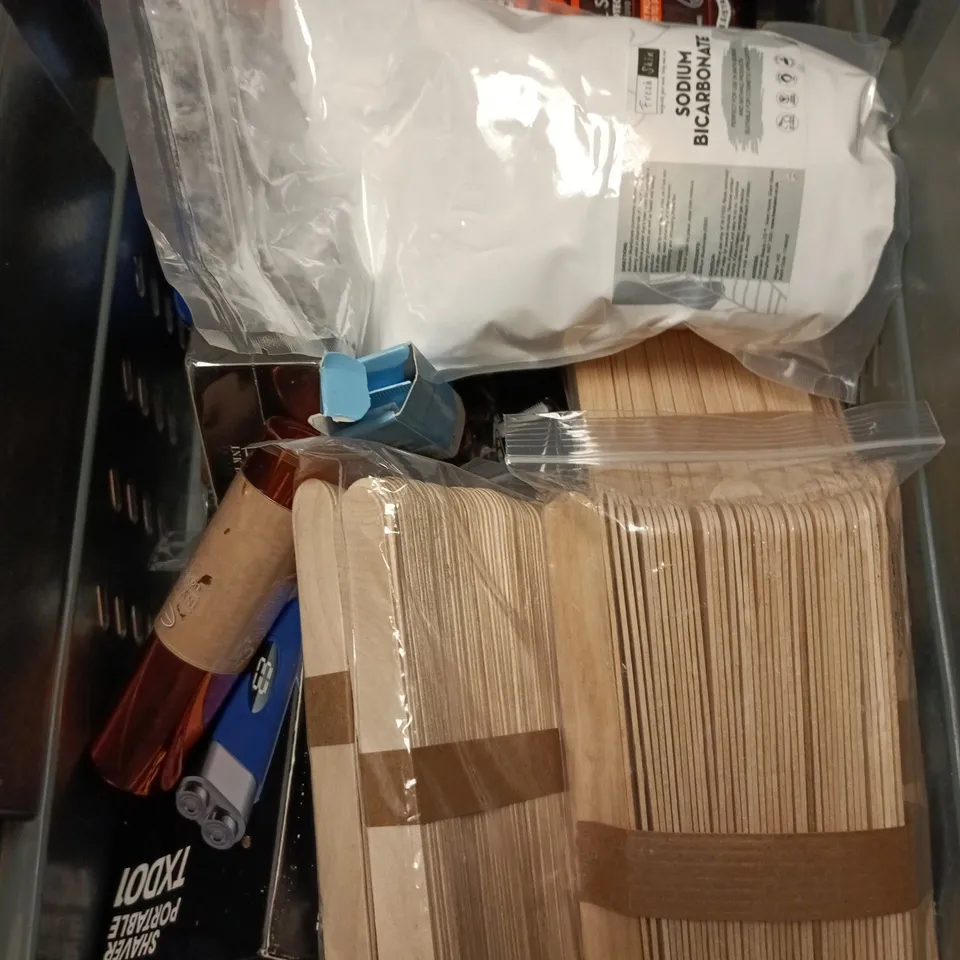 APPROXIMATEY 20 ASSORTED HEALTH AND BEAUTY PRODUCTS TO INCLUDE - MALIBU DRY OIL SPRAY - MYLEE WAX KIT AND NARS COMPACT MIRROR