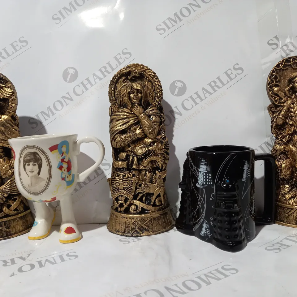APPROXIMATELY 10 ASSORTED HOUSEHOLD ITEMS TO INCLUDE DOCTOR WHO DALEK MUG, PRINCESS DIANA MUG, ETC