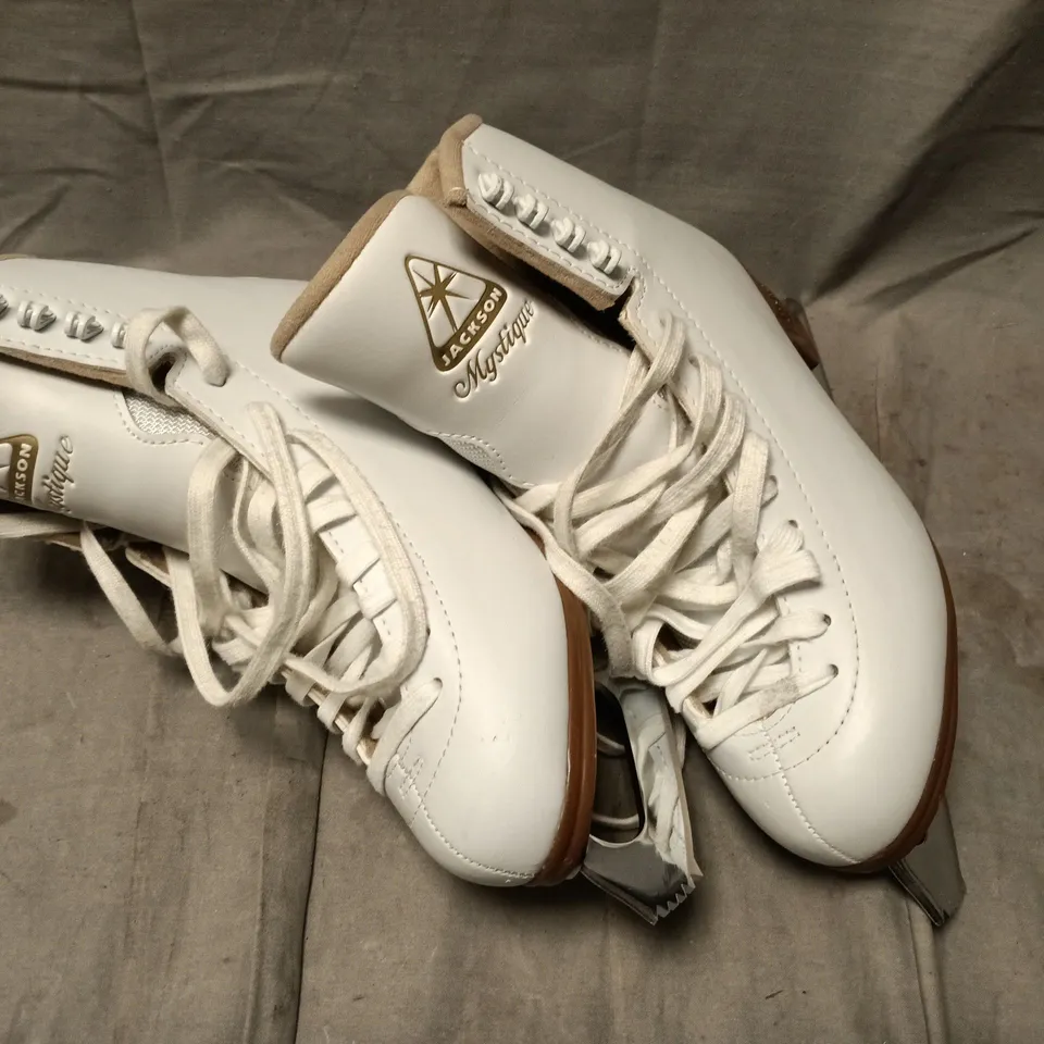 BOXED JACKSON MYSTIQUE WHITE FIGURE ICE SKATES – BOOTS WITH BROWN HEELS - 7