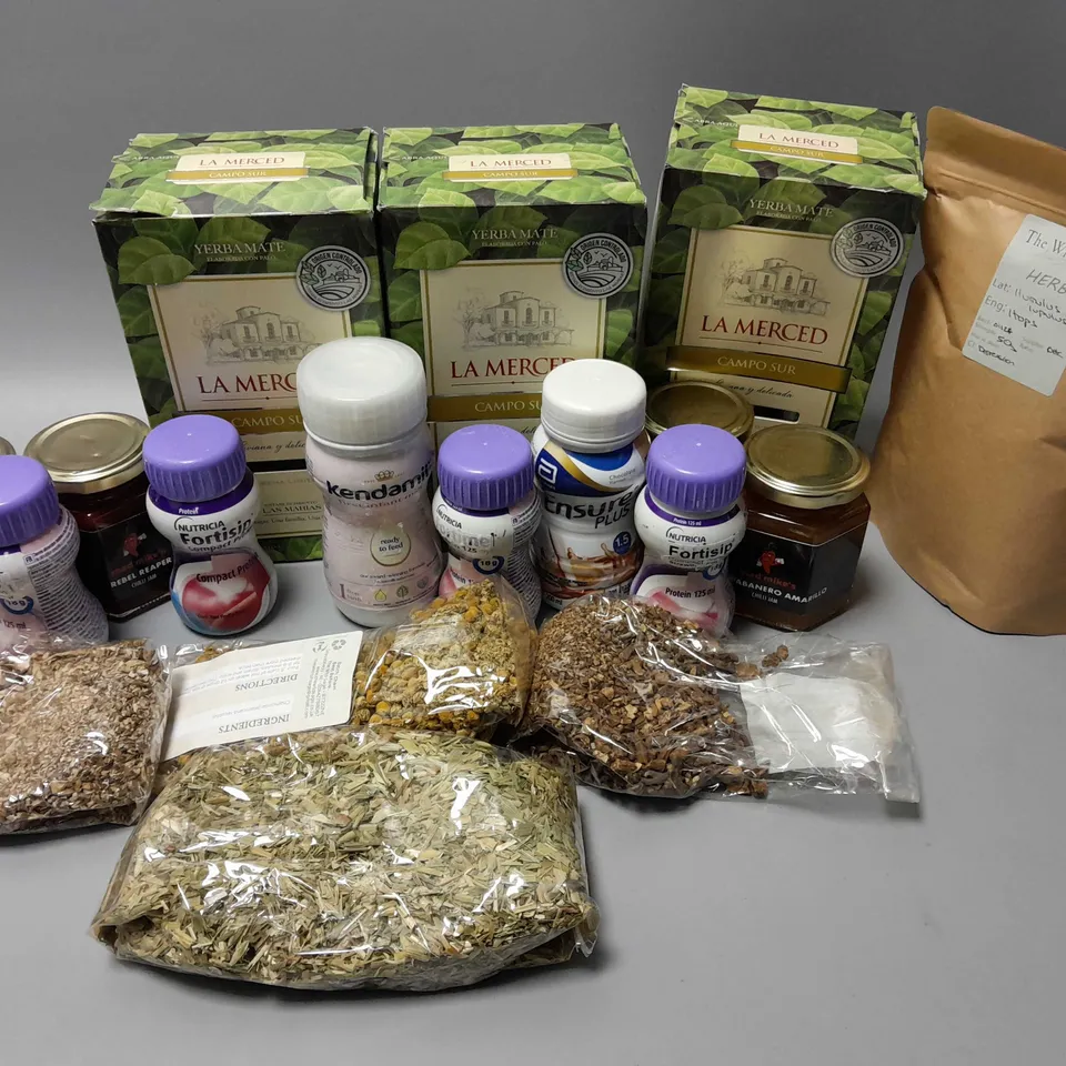 APPROXIMATELY 18 ASSORTED FOOD & DRINK ITEMS TO INCLUDE YERBA MATE PREMIUM LA MERCED DE CAMPO SUR (500g), KENDAMIL FIRST INFANT MILK (250ml), MAD MIKES HOLA HABANERO AMARILLO (215g), ETC