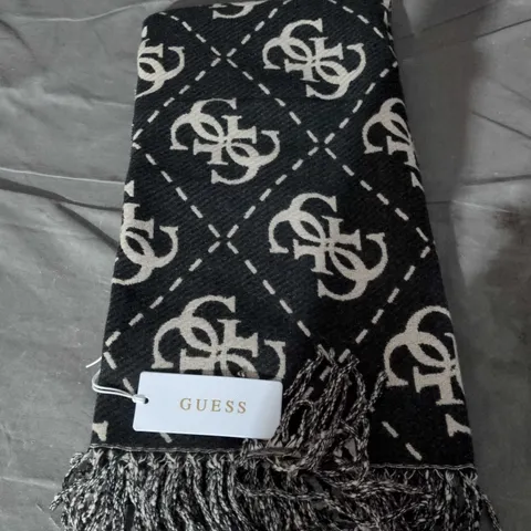 GUESS LOGO SCARF IN BLACK/GREY