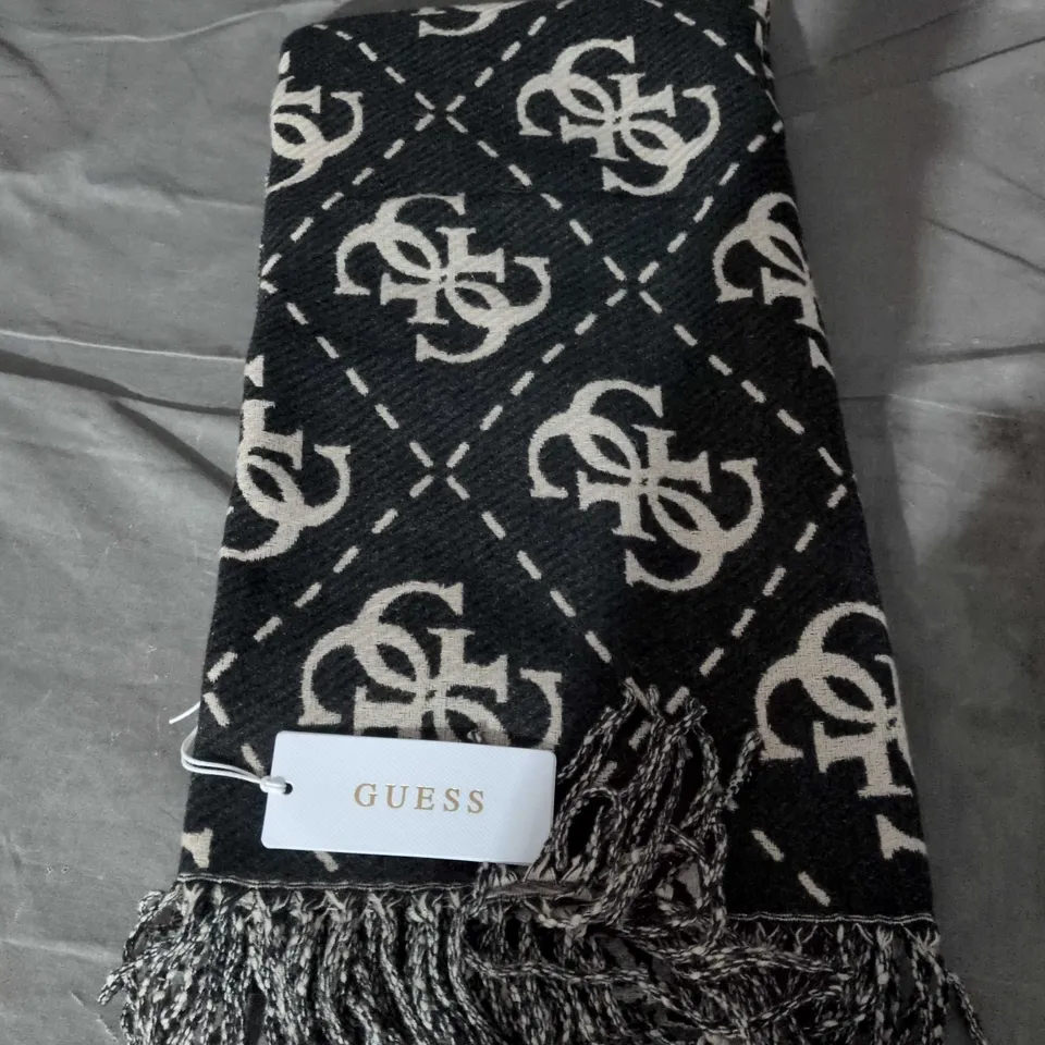 GUESS LOGO SCARF IN BLACK/GREY