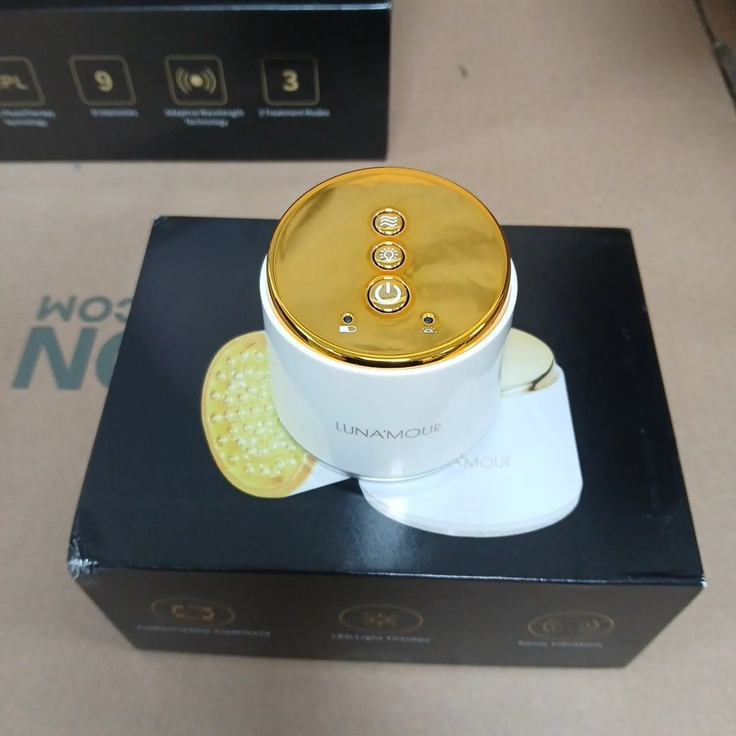 LUNAMOUR LUNALIGHT LED LIGHT THERAPY DEVICE – BOXED