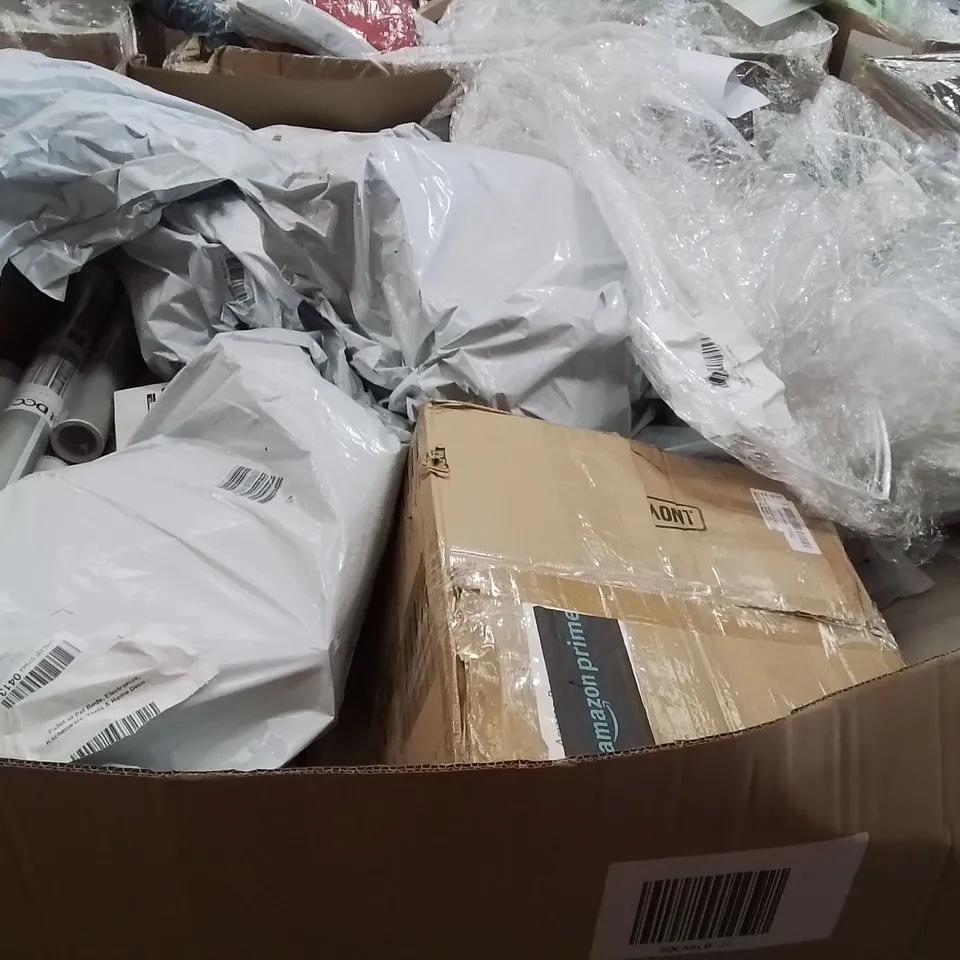 PALLET OF PET BEDS,ELECTRONICS,KITCHEWARE,HOME DECOR PRODUCTS TO INCLUDE;CALCULATOR,SHOES,CURTAINS POLES