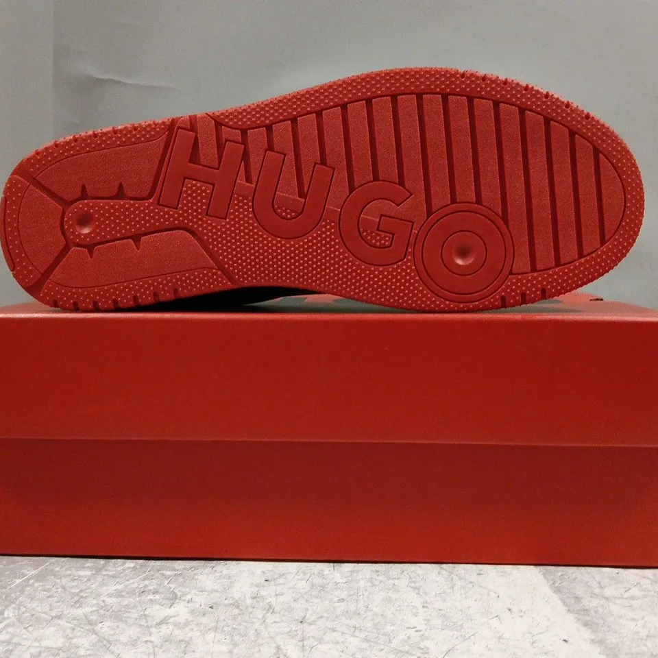 BOXED PAIR OF HUGO HADRIAN TENN PUGR SHOE SIN BLACK/RED SIZE UK 10