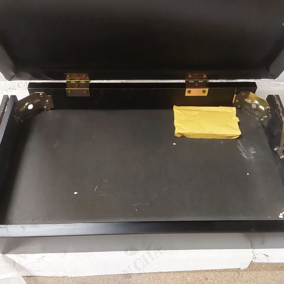 BOXED GRANDMA SHARK PIANO SEAT 
