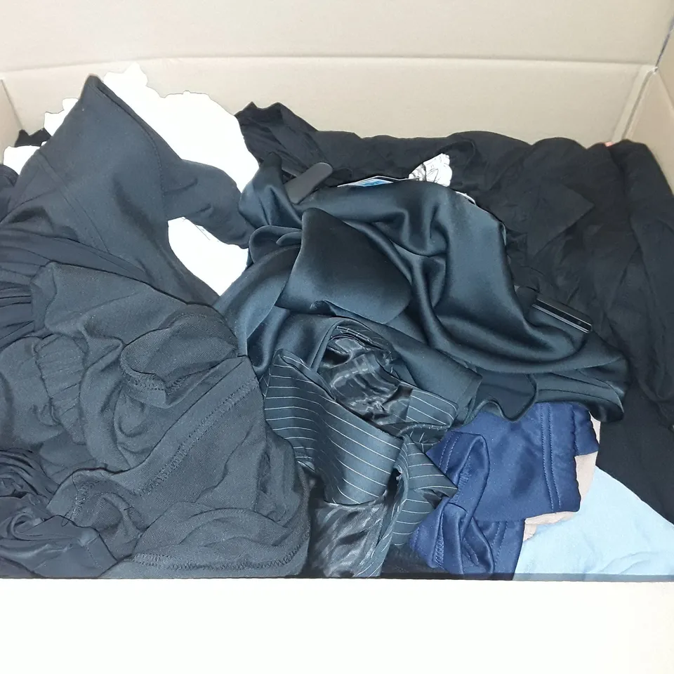 LARGE QUANTITY OF ASSORTED CLOTHING ITEMS TO INCLUDE QED LDN, BOOHOO AND ASTRADIVARIUS