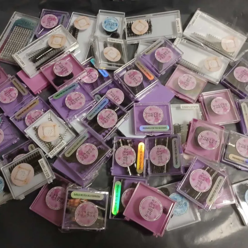 LOT OF APPROXIMATELY 30 ASSORTED BEAUTY ITEMS TO INCLUDE DOLLCE DOLL EYE LASHES