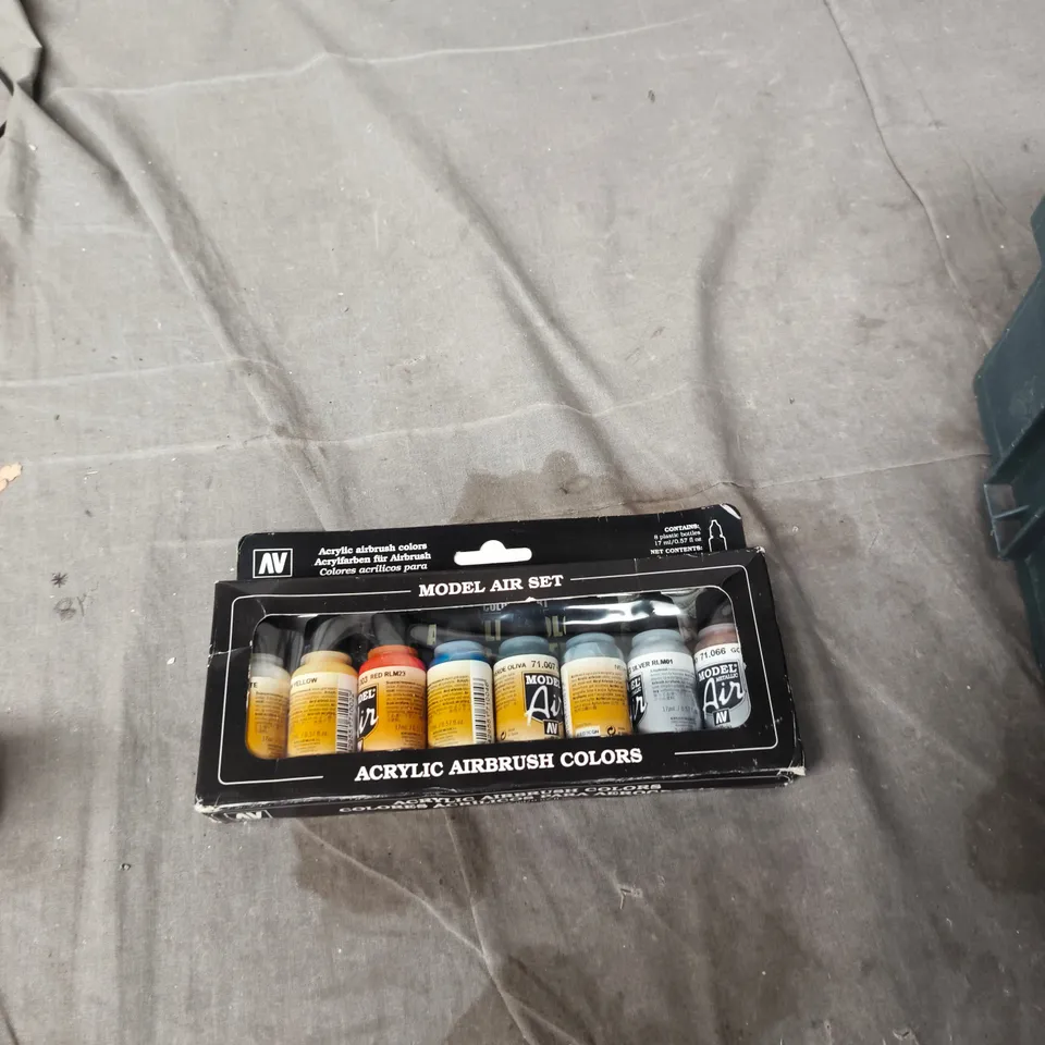 TOTE OF APPROXIMATELY 13 ASSORTED ITEMS TO INCLUDE: ACRYLIC AIRBRUSH COLOURS 