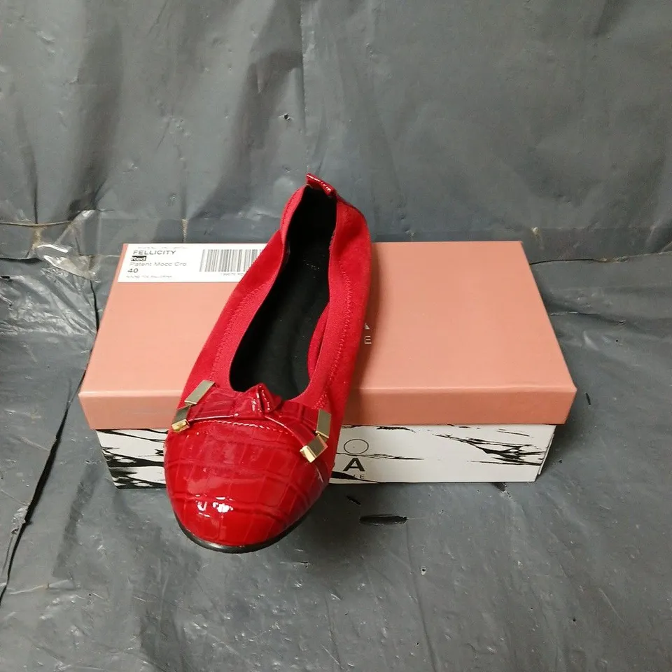 BOXED PAIR OF MODA IN PELLE FELICITY PATENT ROUND TOE BALLERINA SHOES IN RED SIZE 6