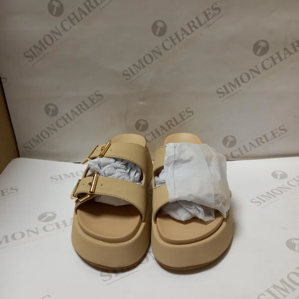 PRETTY LITTLE THINGS CHUNKY SANDALS SIZE 4