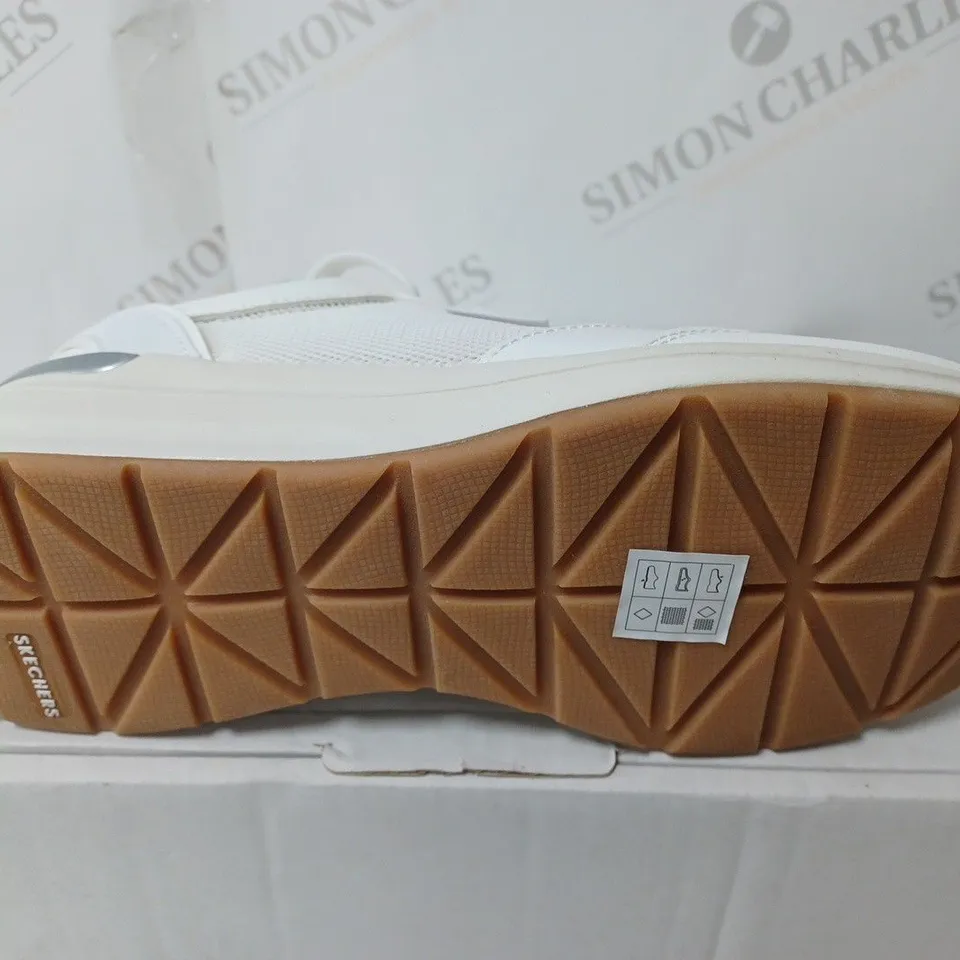 SKETCHERS BILLON TRAINERS IN WHITE - SIZE 8
