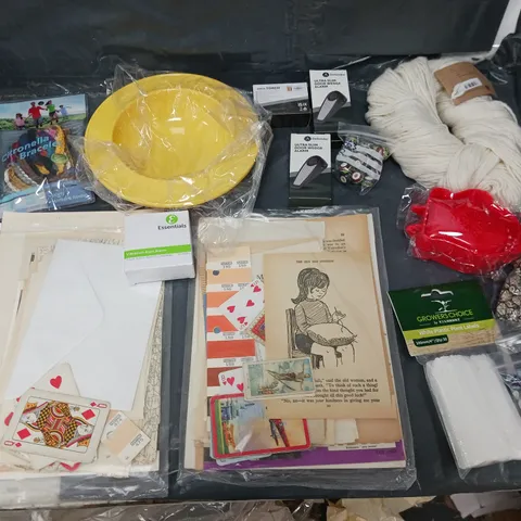 BOX OF APPROXIMATELY 8 ASSORTED ITEMS TO INCLUDE - WOOL, DOOR WEDGE ALARM, AND YELLOW BOWLS ETC. 