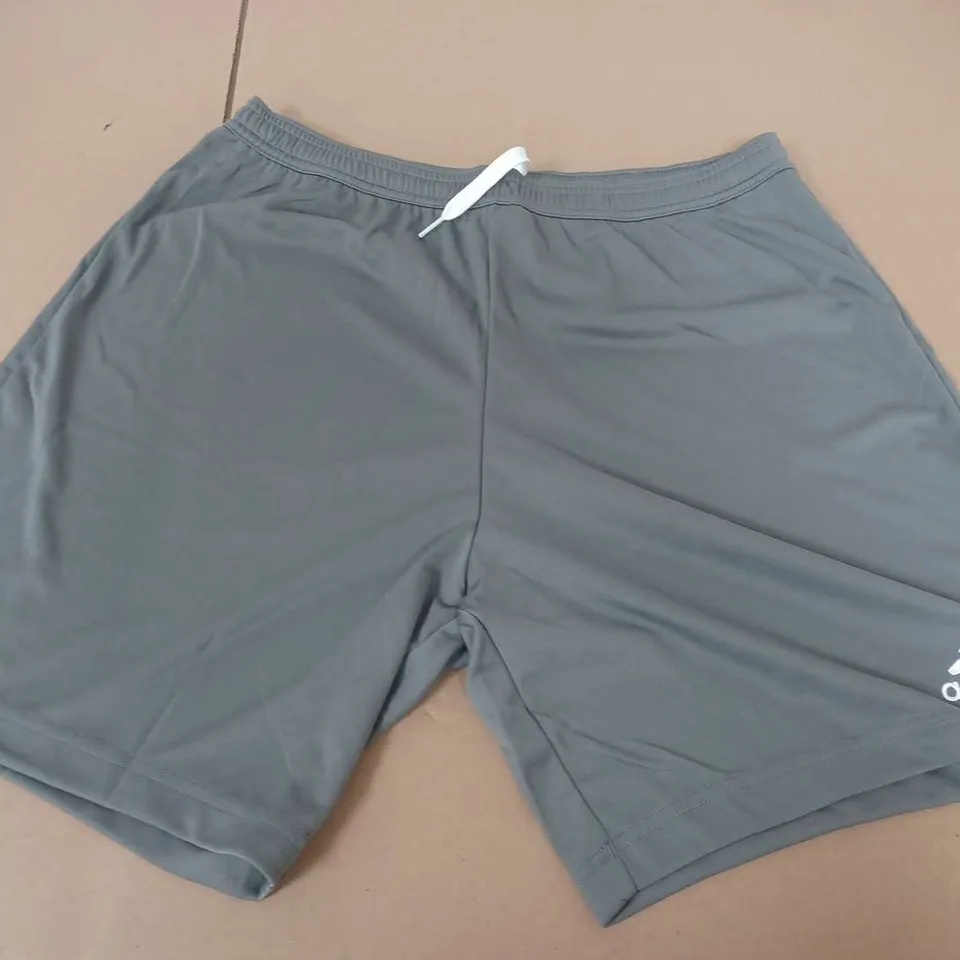 ADIDAS SHORTS IN GREY - UK LARGE