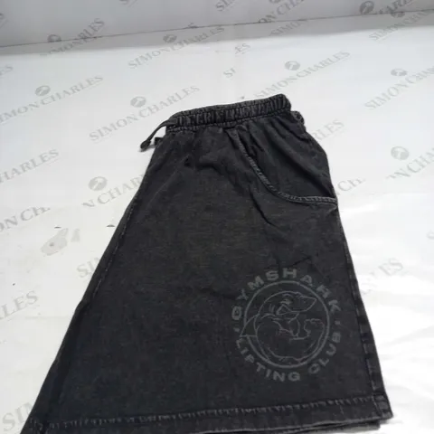 GYMSHARK TRANING SHORTS SIZE M