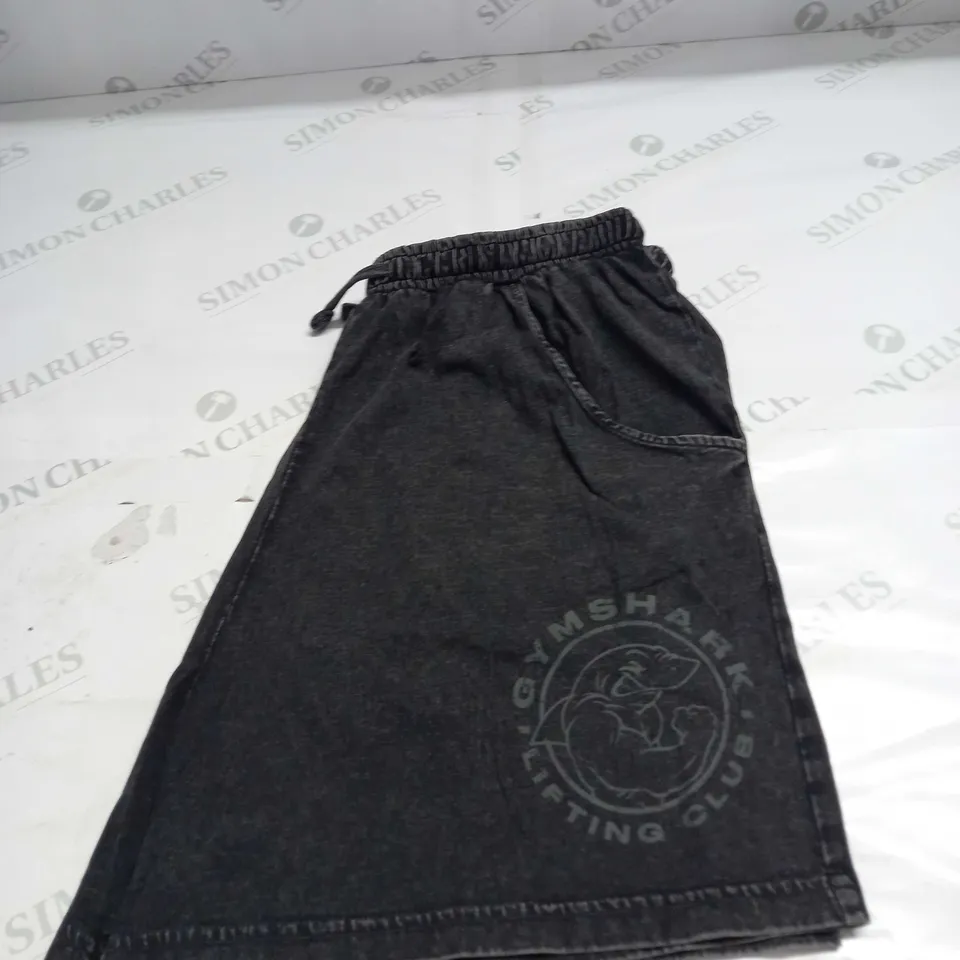 GYMSHARK TRANING SHORTS SIZE M