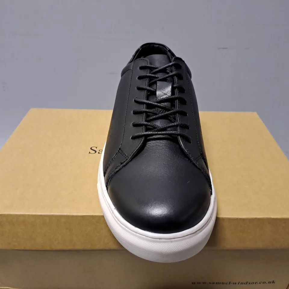 BOXED SAMUEL WINDSOR SMART BLACK SNEAKERS - UK 8 