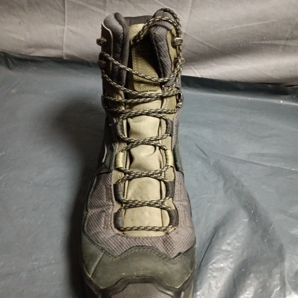 PAIR OF SALOMON HIKING BOOTS –UK SIZE UNSPECIFIED