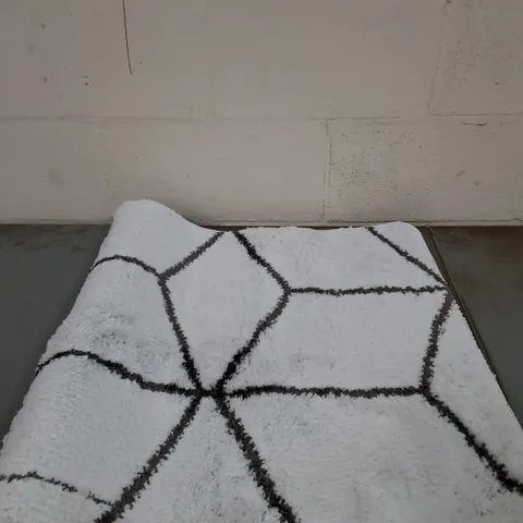 BRAND NEW PACO HOME WHITE AND ANTHRACITE KAUNAS RUG SIZE 70CM X 120CM