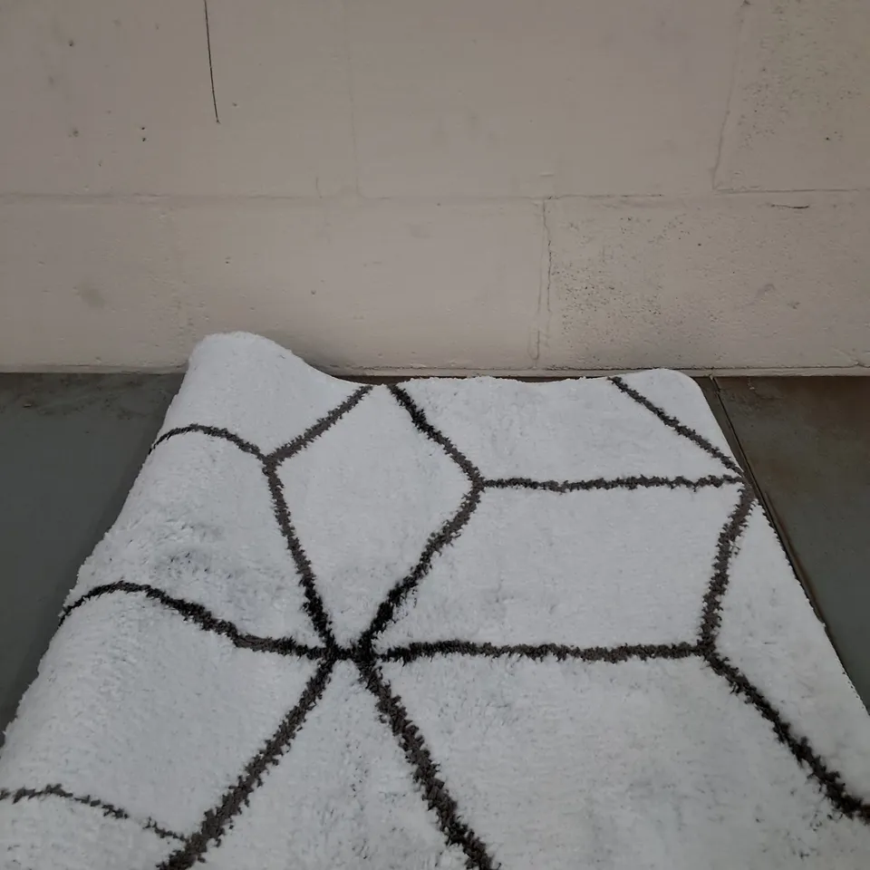BRAND NEW PACO HOME WHITE AND ANTHRACITE KAUNAS RUG SIZE 70CM X 120CM