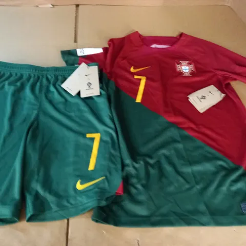 PORTUGAL YOUTH FOOTBALL KIT - L