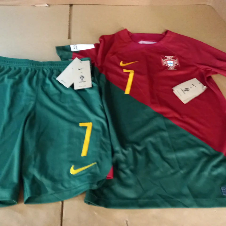 PORTUGAL YOUTH FOOTBALL KIT - L