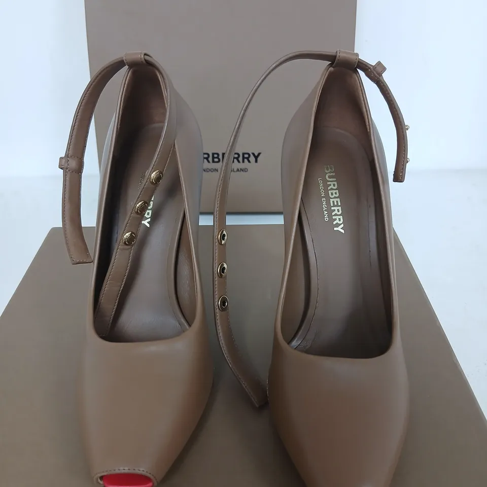 BOXED BURBERRY AMBER BROWN 105MM PUMP HEELS, UK 3.5 (WOMEN)