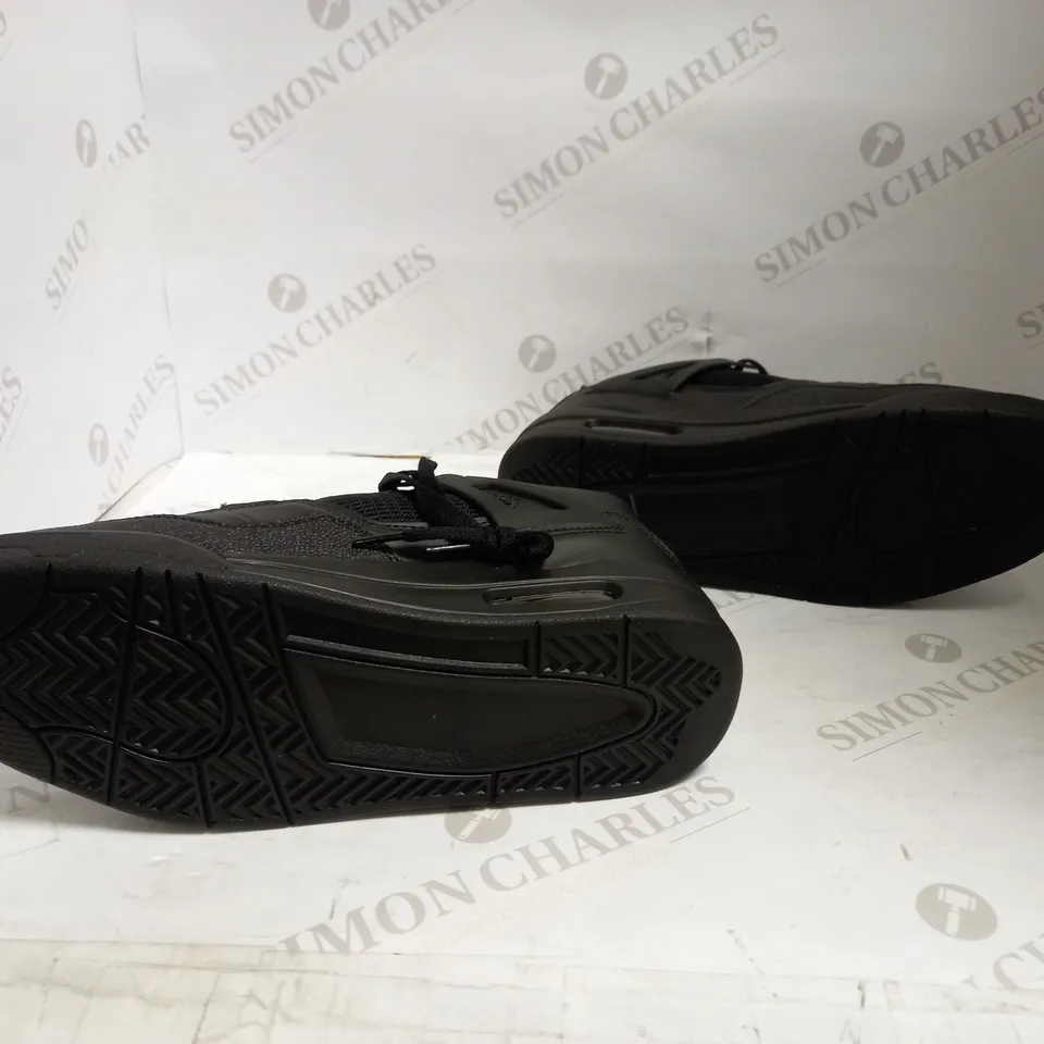 DESIGNER TRAINER IN THE STYLE OF NIKE AIR BLACK JORDAN 4 