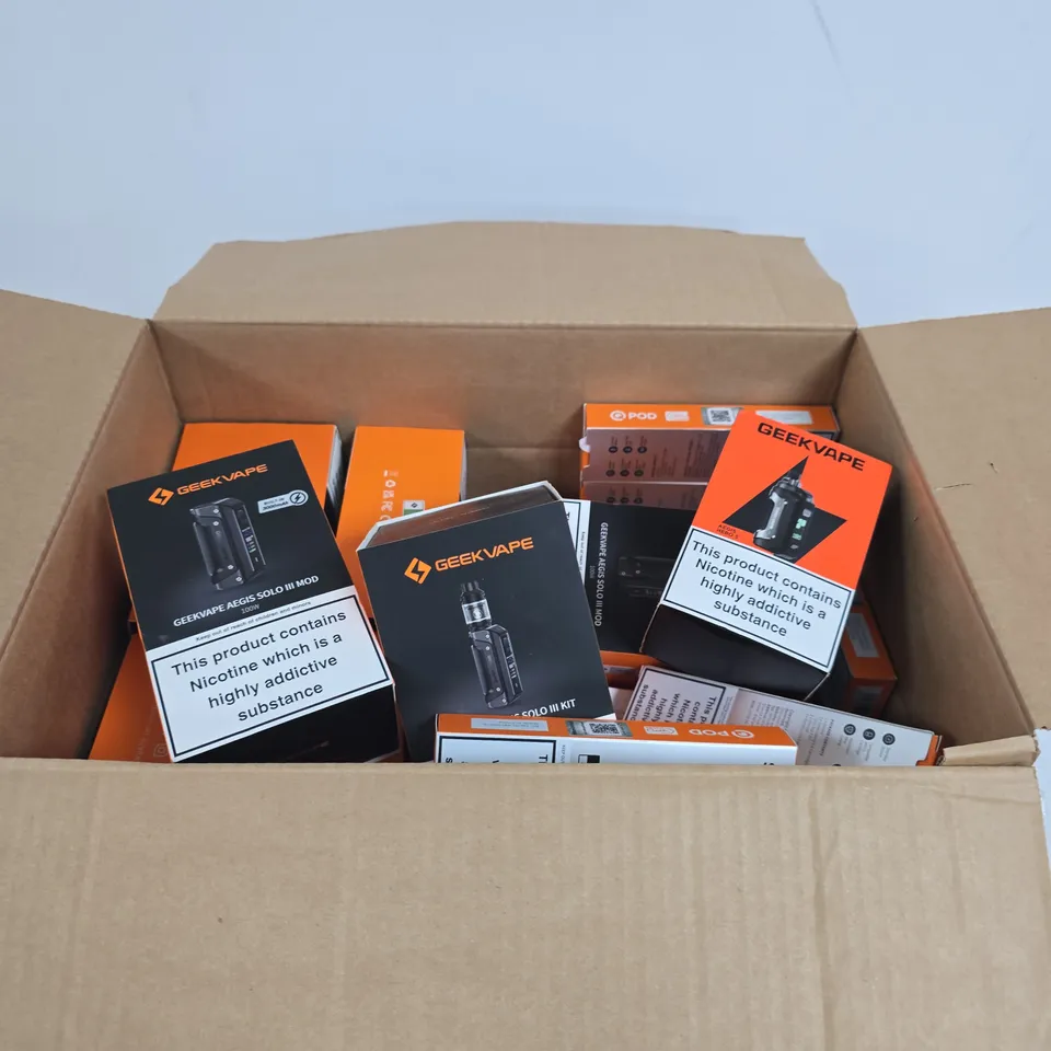 APPROXIMATELY 20 ASSORTED GEEKVAPE E-CIG PRODUCTS AND ACCESSORIES IN VARIOUS COLOURS AND FLAVOURS