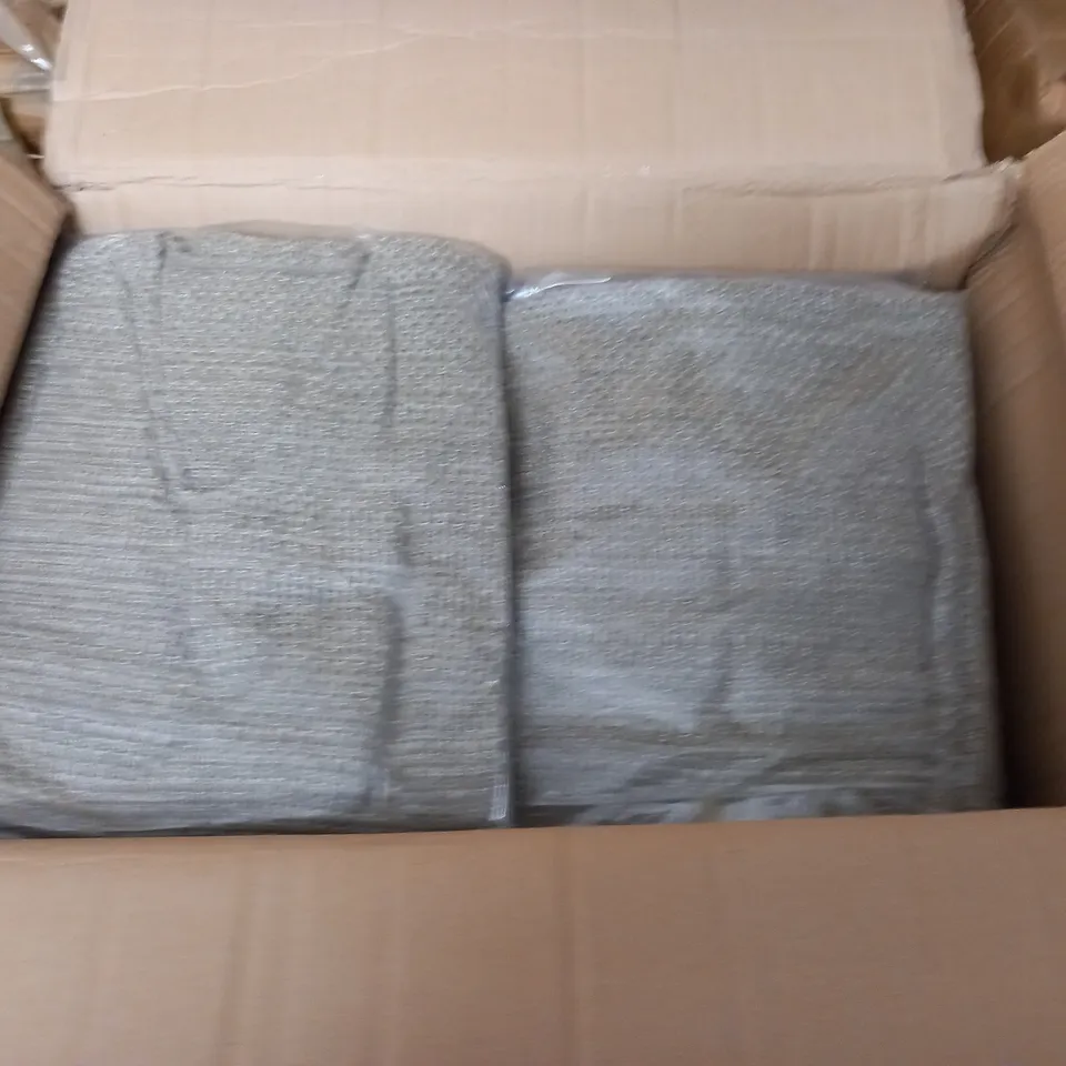 LOT OF APPROXIMATELY 28 V-NECK KNIT JUMPERS - SIZE UNSPECIFED