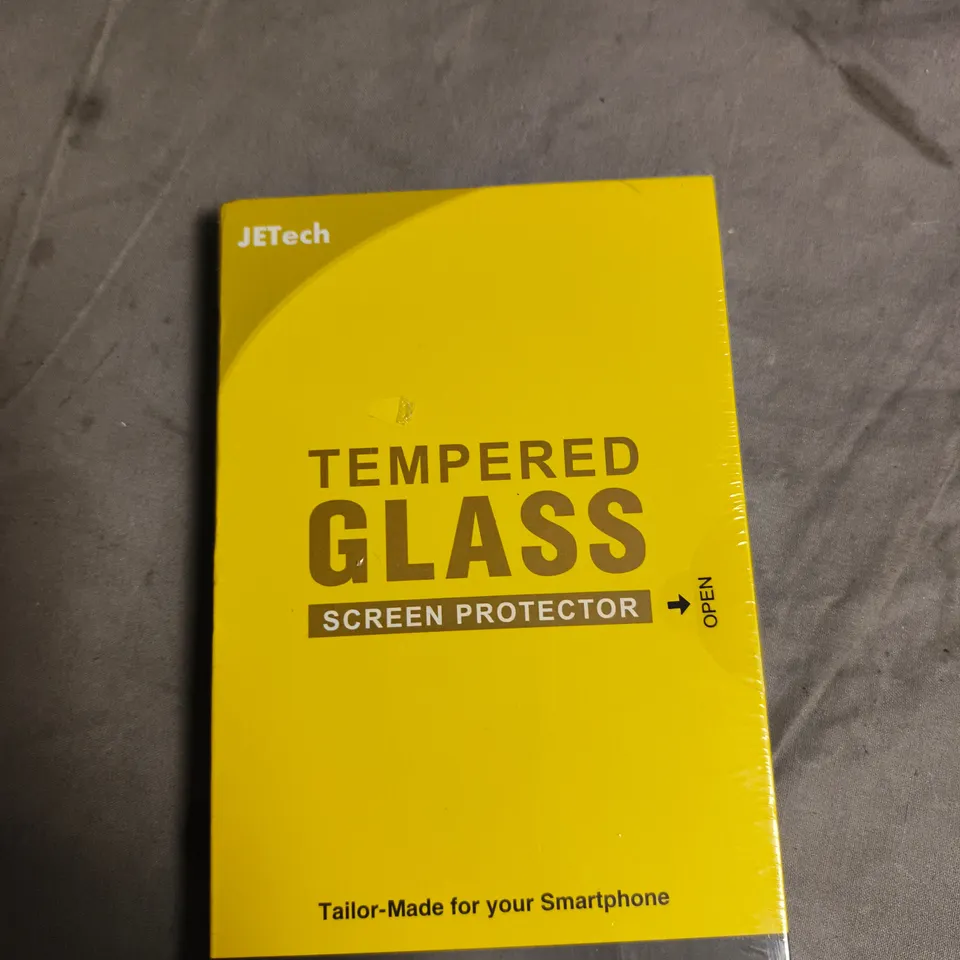 BOX OF ASSORTED MOBILE PHONE ACCESSORIES INCLUDING CRUZERLITE PHONE COVER , LEYI PHONE COVER AND JETECH SCREEN PROTECTOR 