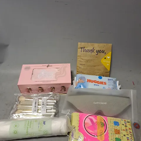 BOX OF APPROXIMATELY 20 ASSORTED COSMETIC PRODUCTS TO INCLUDE - SHOWER SPONGE - BABY WIPES - BOUNCY BLOW BAND - ETC