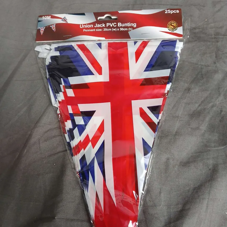 APPROXIMATELY 150 PACKS OF UNION JACK PVC BUNTING 