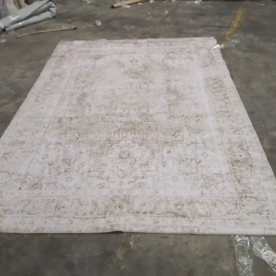 QUALITY DESIGNER AREA RUG - APPROXIMATELY 280X195