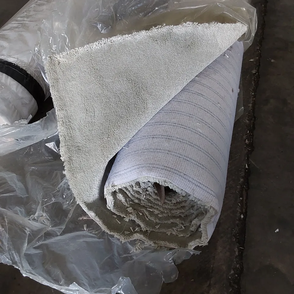 ROLL OF QUALITY VIVID OPULENCE CARPET // SIZE: APPROXIMATELY 4.45 X 4m