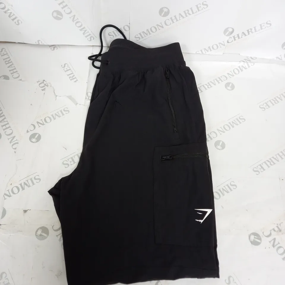 GYMSHARK CARGO PANTS SIZE L