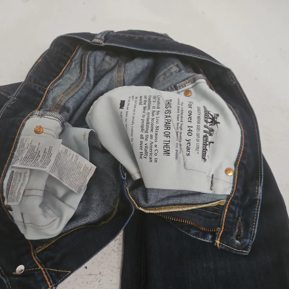 LEVIS DARK BLUE JEANS - 32X32