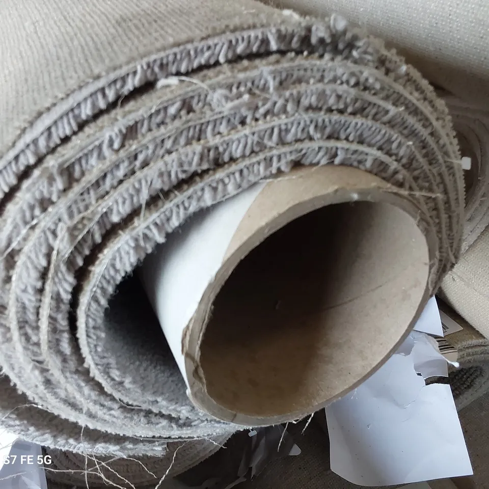 ROLL OF QUALITY DIMENSIONS 40 PLAINS CARPET APPROXIMATELY 5M × 2.64M