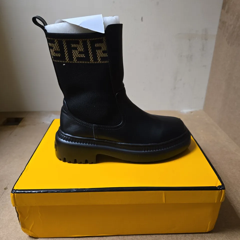 FENDI BLACK LEATHER ANKLE BOOTS WITH KNIT LOGO BAND – UK 6 