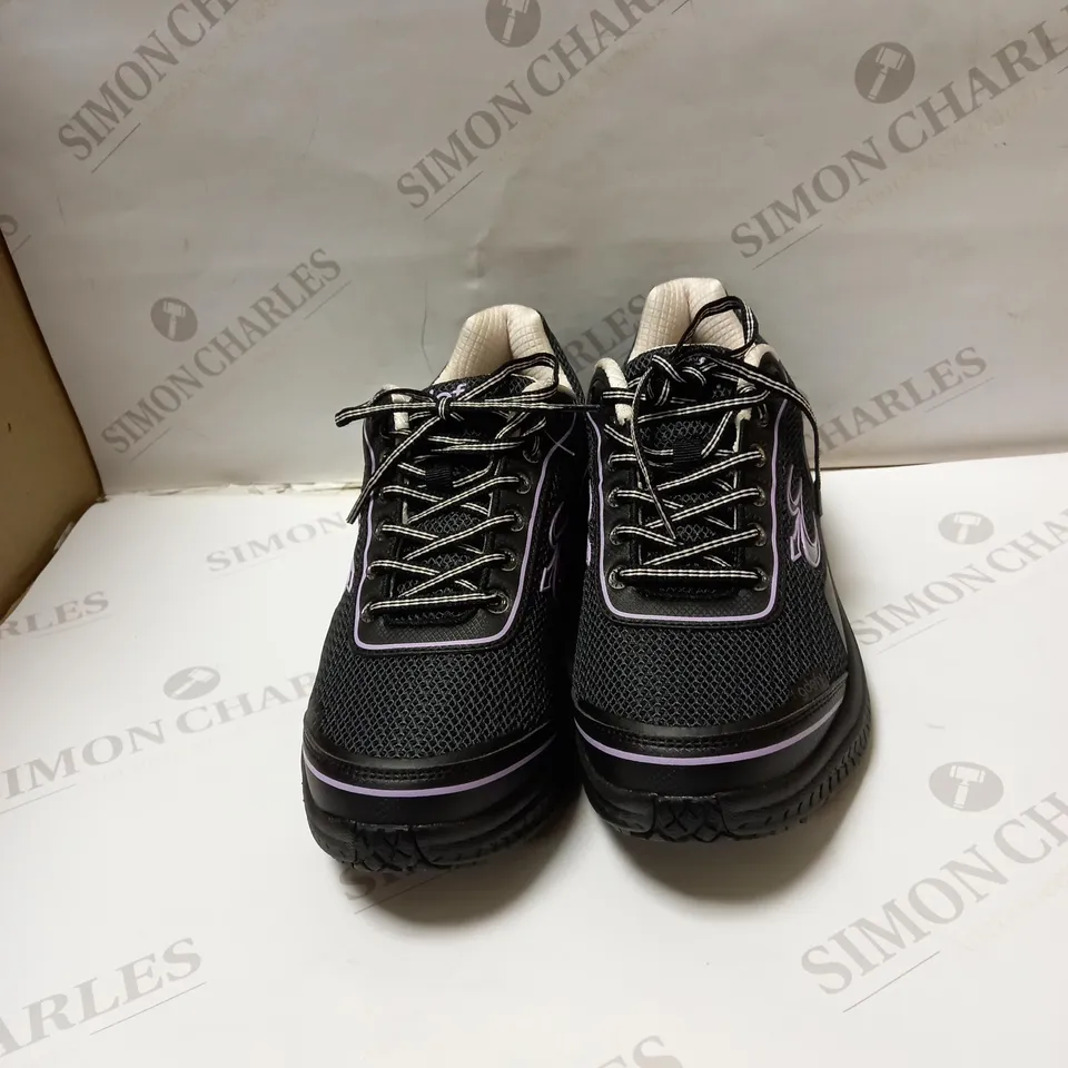 GRAVITY DEFYER SNEAKERS SIZE 9.5