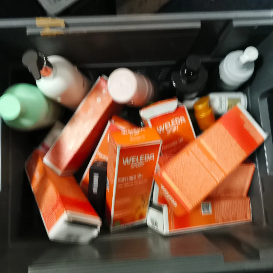 APPROXIMATELY 15 ASSORTED HEALTH & BEAUTY PRODUCTS TO INCLUDE MOUTHWASH , TOOTH ARMOUR AND WELEDA