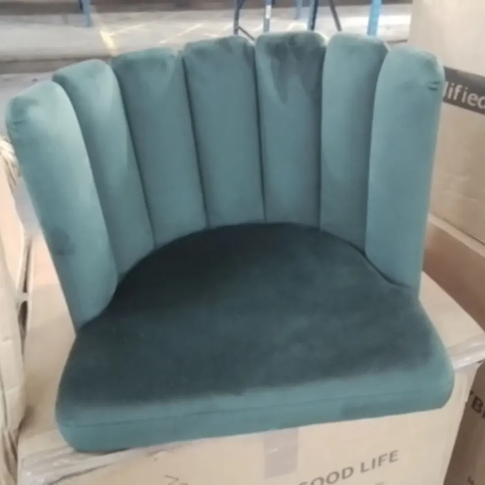 BOXED MARKLAND DINING CHAIR [VELVET]