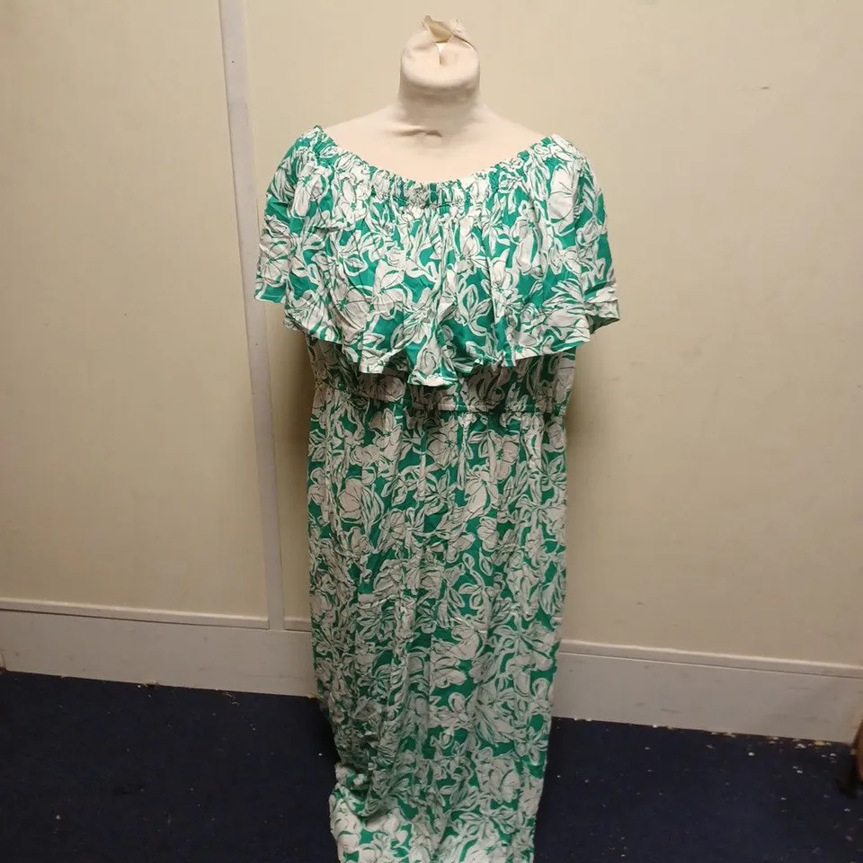 LOT OF APPROXIMATELY 10 PIECES OF CLOTHING TO INCLUDE NAANAA FLOWER DRESS UK 6, REEBOK MEDIUM GREY SHIRT, MISSGUIDED PETITE UK 10 DRESS ETC.