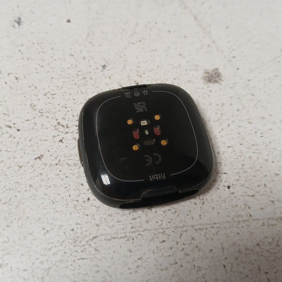 FITBIT VERSA 4 GRAPHITE