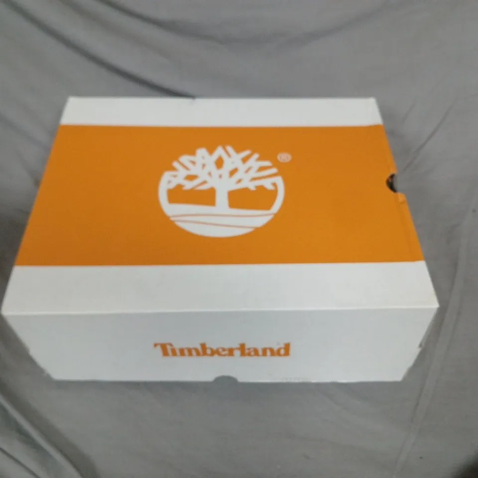 BOXED TIMBERLAND PREMIUM 6-INCH LACE WATERPROOF BOOTS, BLACK – UK 8 (US 8.5)